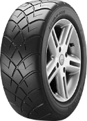 Primer plano de la banda de rodadura Yokohama ADVAN A032R 165/70 R10 72 H