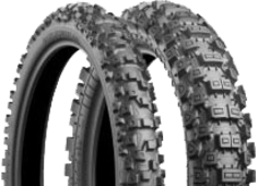 Primer plano de la banda de rodadura Bridgestone X40 110/100-18 64 M Traseros TT NHS