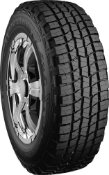 Primer plano de la banda de rodadura Petlas Explero A/T PT421 215/80 R15 102 S