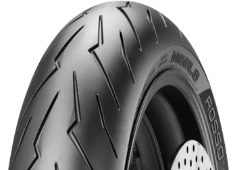 Primer plano de la banda de rodadura Pirelli Diablo Rosso Scooter 120/70 R14 55 H Delanteros TL M/C