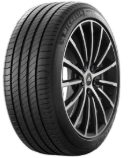 Primer plano de la banda de rodadura Michelin Primacy 4 225/45 R17 94 V XL, S1