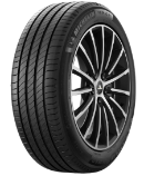 Primer plano de la banda de rodadura Michelin Primacy 4 205/55 R17 91 V S1