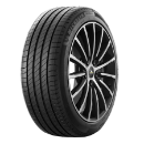 Primer plano de la banda de rodadura Michelin Primacy 4 205/45 R16 83 H