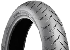 Primer plano de la banda de rodadura Bridgestone Battlax Scooter SC2 120/70 R15 56 H Delanteros TL