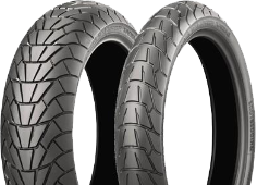 Primer plano de la banda de rodadura Bridgestone Battlax Adventurecross Scrambler AX41S 130/80-18 66 P Delanteros TT
