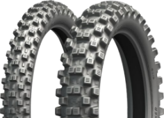 Primer plano de la banda de rodadura Michelin Tracker 100/90-19 57 R Traseros TT
