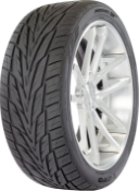 Primer plano de la banda de rodadura Toyo Proxes S/T III 275/40 R22 108 W