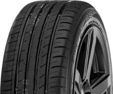 Primer plano de la banda de rodadura Yokohama BluEarth-GT AE51