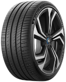 Primer plano de la banda de rodadura Michelin Pilot Sport EV 275/40 R21 107 W XL, MO1, Acoustic