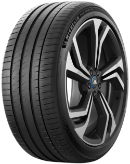 Primer plano de la banda de rodadura Michelin Pilot Sport EV 265/40 R20 104 H XL, AO