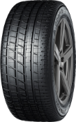 Primer plano de la banda de rodadura Yokohama HF type-D A008P 245/45 R16 94 W ZR, N0