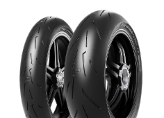 Primer plano de la banda de rodadura Pirelli Diablo Rosso IV Corsa 200/60ZR17 (80 W) Traseros TL