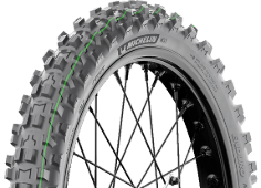 Primer plano de la banda de rodadura Michelin Enduro Medium 2 90/100-21 57 R Delanteros TT M/C