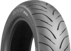 Primer plano de la banda de rodadura Bridgestone B02 PRO 150/70-14 66 S Traseros TL M/C