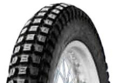 Primer plano de la banda de rodadura Pirelli MT 43 Pro Trial 4.00-18 64 P Traseros TL M/C