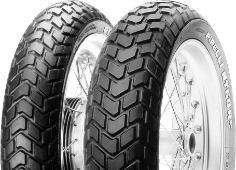 Primer plano de la banda de rodadura Pirelli MT 60 RS 150/80 B16 77 H Traseros TL M/C reinf