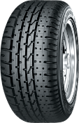 Primer plano de la banda de rodadura Yokohama HF type-D A008S 165/70 R10 72 H