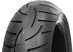 Primer plano de la banda de rodadura Metzeler Roadtec Z8 Interact 180/55ZR17 (73 W) Traseros TL M/C M