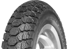 Primer plano de la banda de rodadura IRC SN23 URBAN SNOW 100/80-10 53 L Delanteros/Traseros TL M+S
