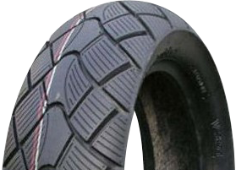 Primer plano de la banda de rodadura Vee Rubber VRM351 110/70-12 62 P TL M+S